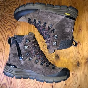 Women’s Danner Arctic 600 Side-Zip Hiking Boots, size 7